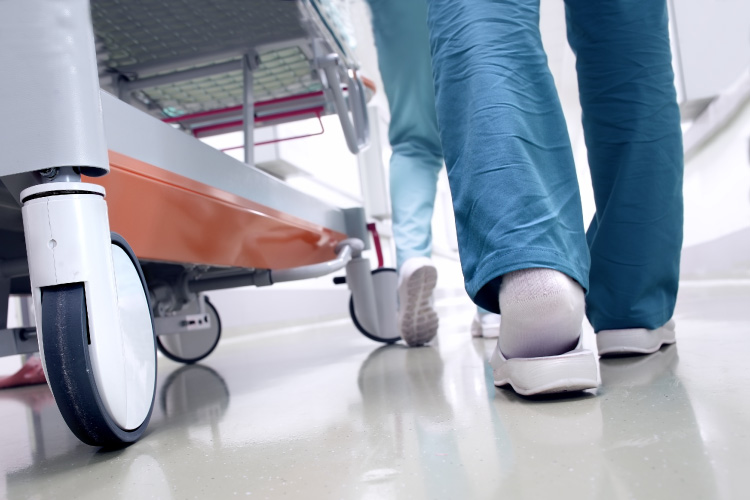 what kind of nursing shoes do nurses wear