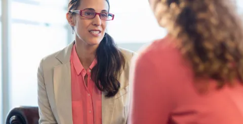 A clinical mental health counselor talks with a client.